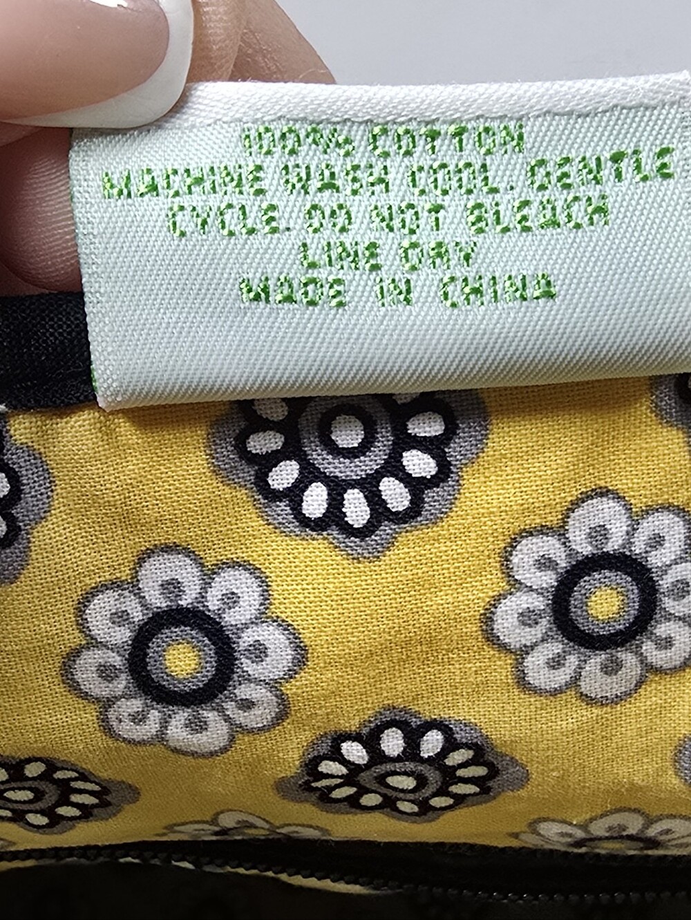 Vera Bradley Retired Yellow Bird Print Quilted Crossbody Bag Magnetic Flap NWOT - Picture 5 of 15